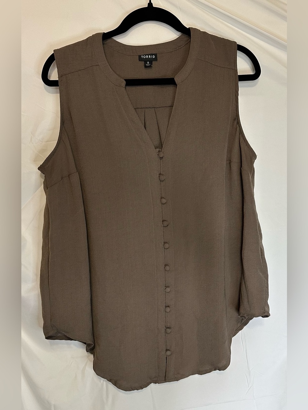 Torrid Harper Mushroom Brown Notch-Neck Women's Top size 0 (12/14) - Picture 1 of 4